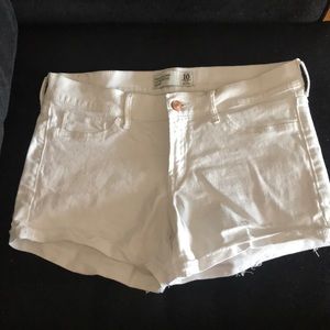 White Abercrombie & Fitch jean shorts